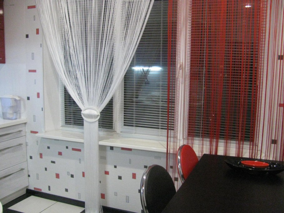 Тюль в комнату с балконом