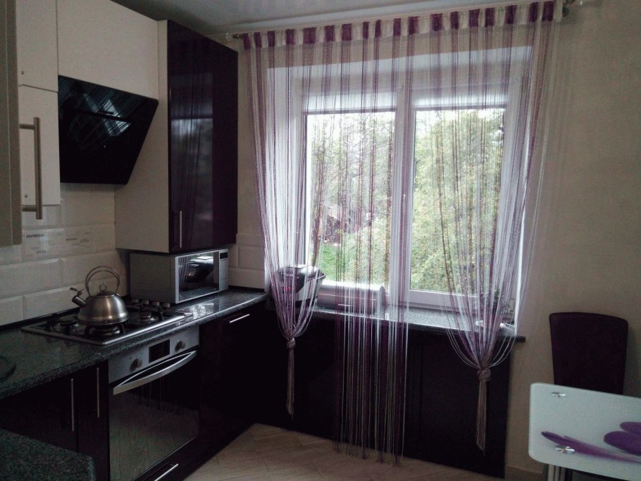 Шторы из нитей на кухню