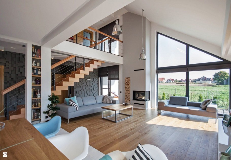 Маленький домик со вторым светом