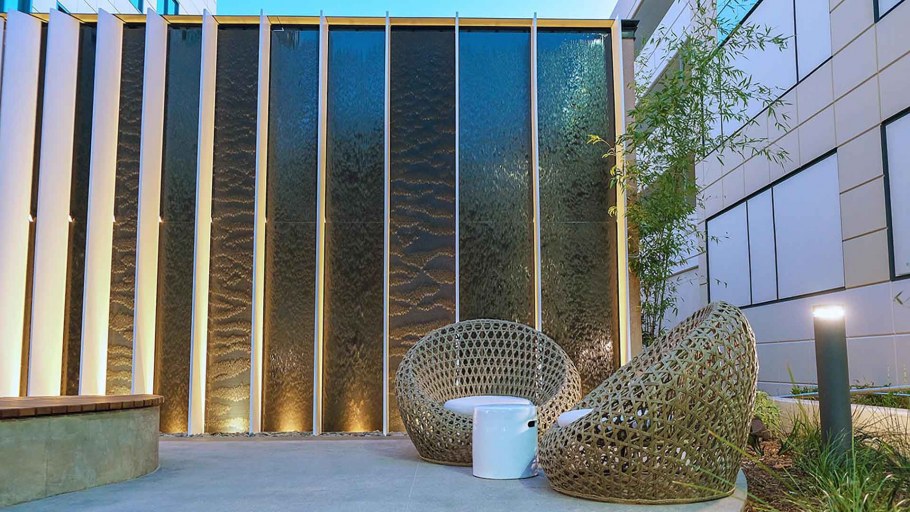 Стена из воды