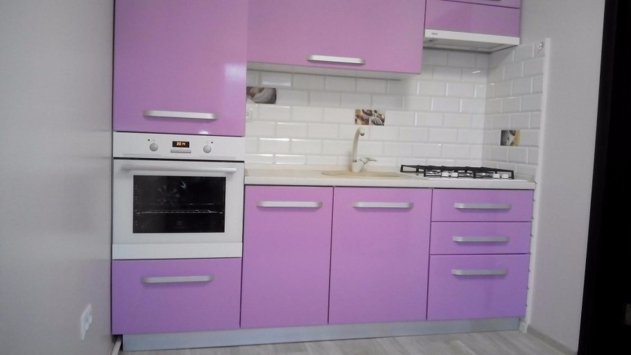 Сиреневые кухни