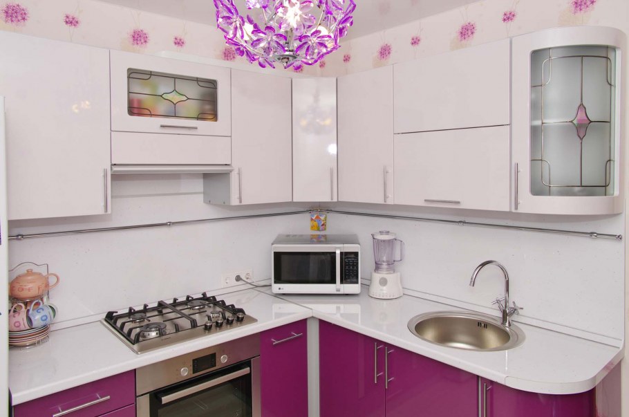 Кухня сиреневая с розовым