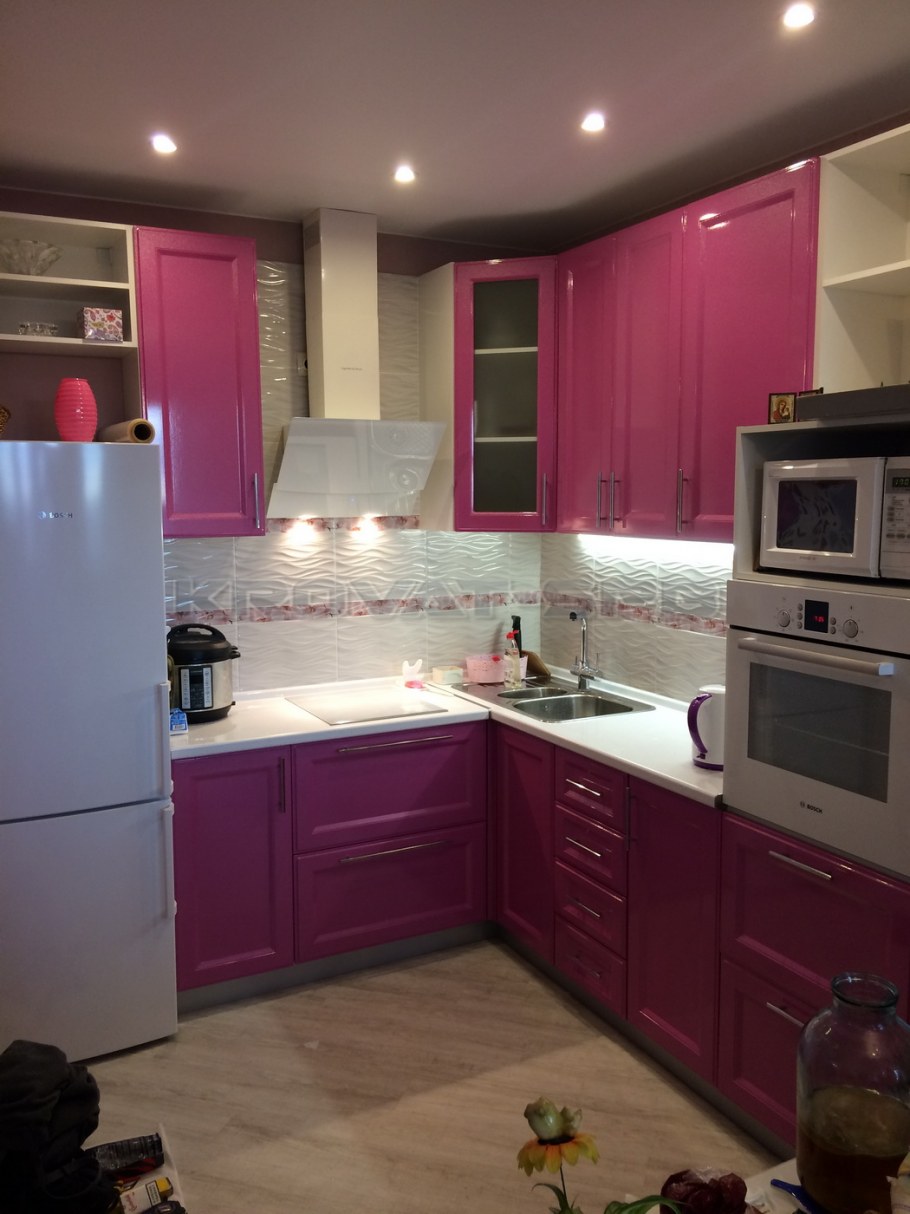 Кухня розовый металлик