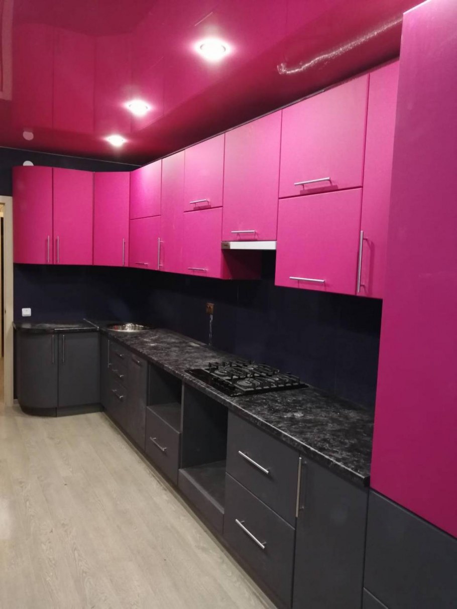 Кухня в розовых тонах