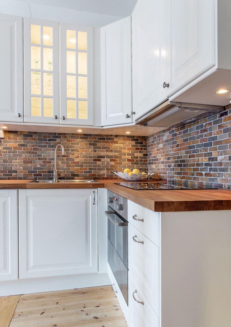 Кирпичный фартук на кухне