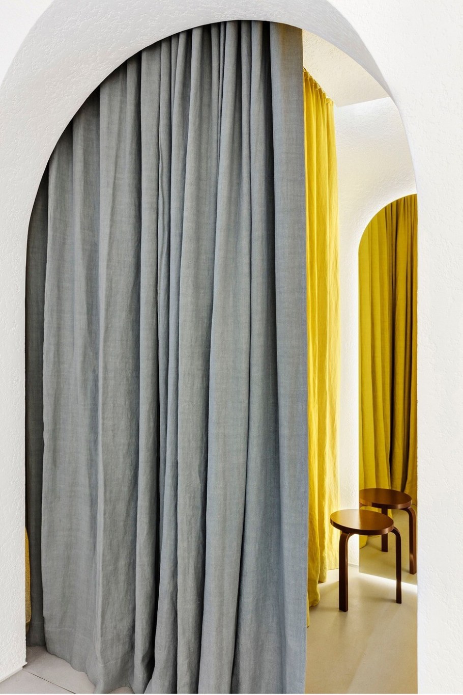 Шторы на дверной проем на кухню