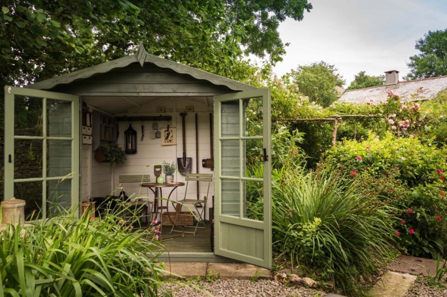 Хозблок в английском стиле