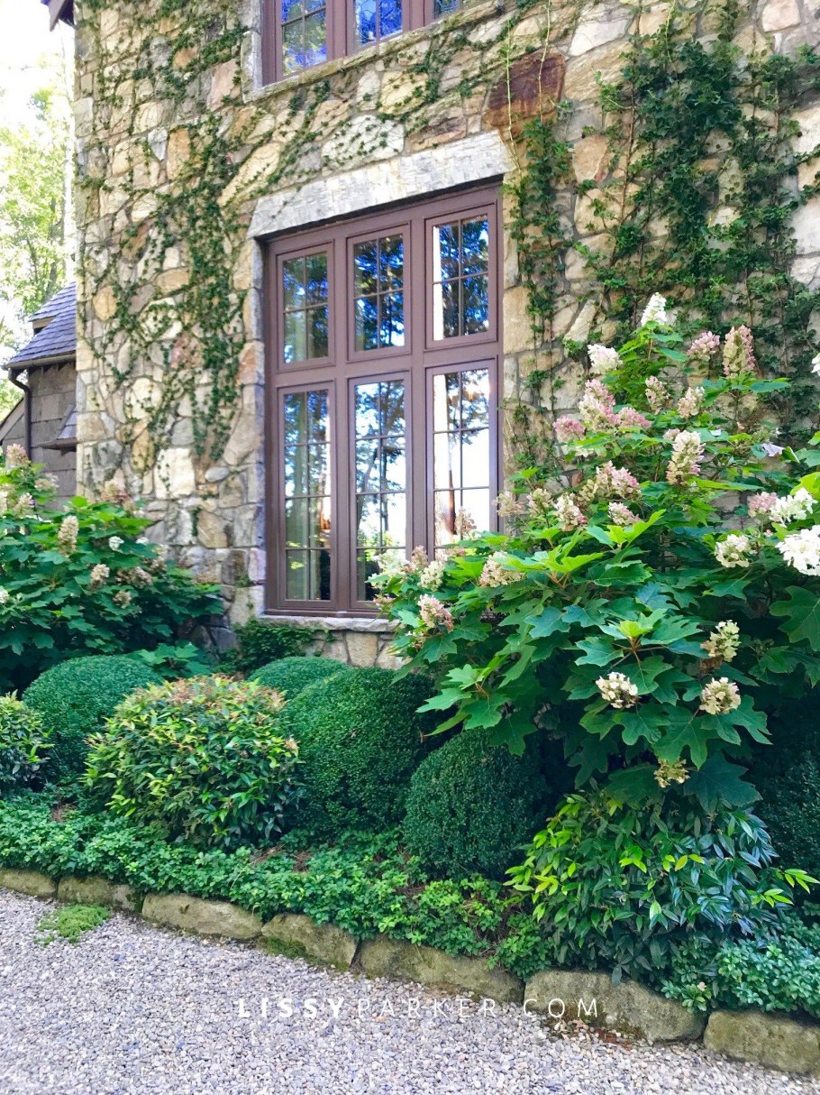 Cottage Manor Garden в Англии
