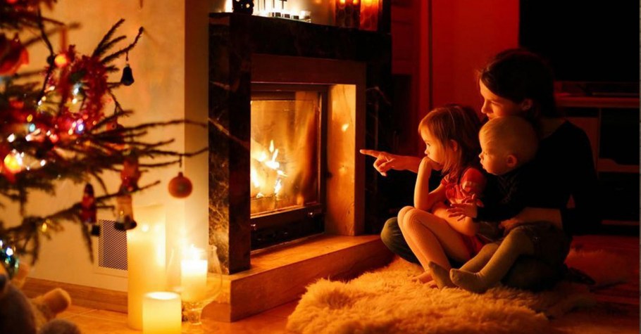 Семейный вечер у камина