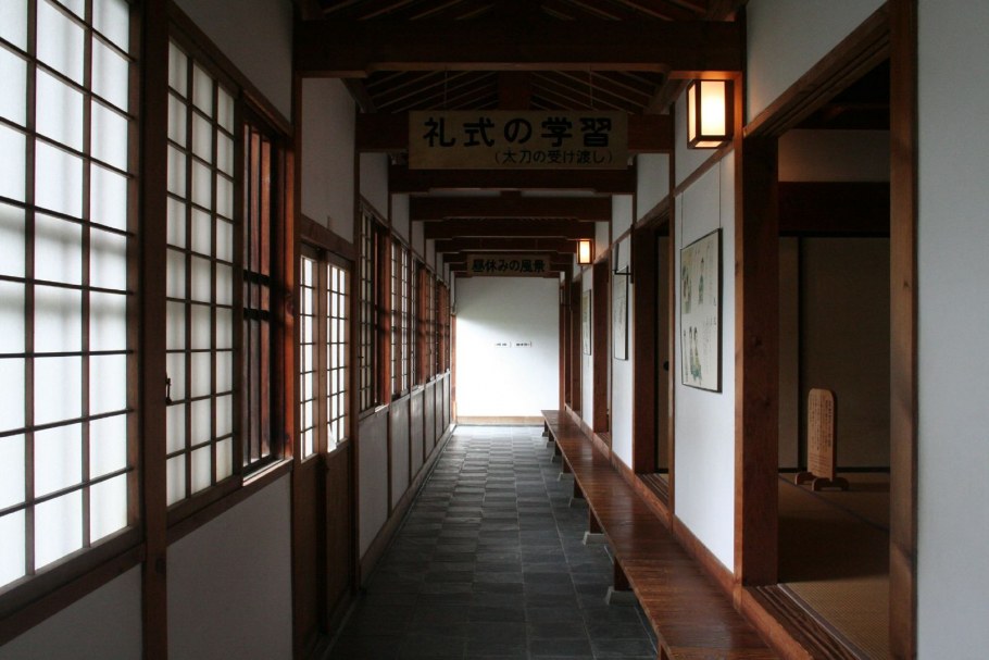 Японский школьный коридор