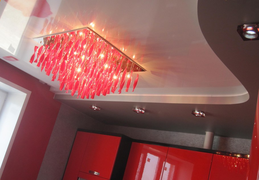 Потолок натяжной в молодежной комнате