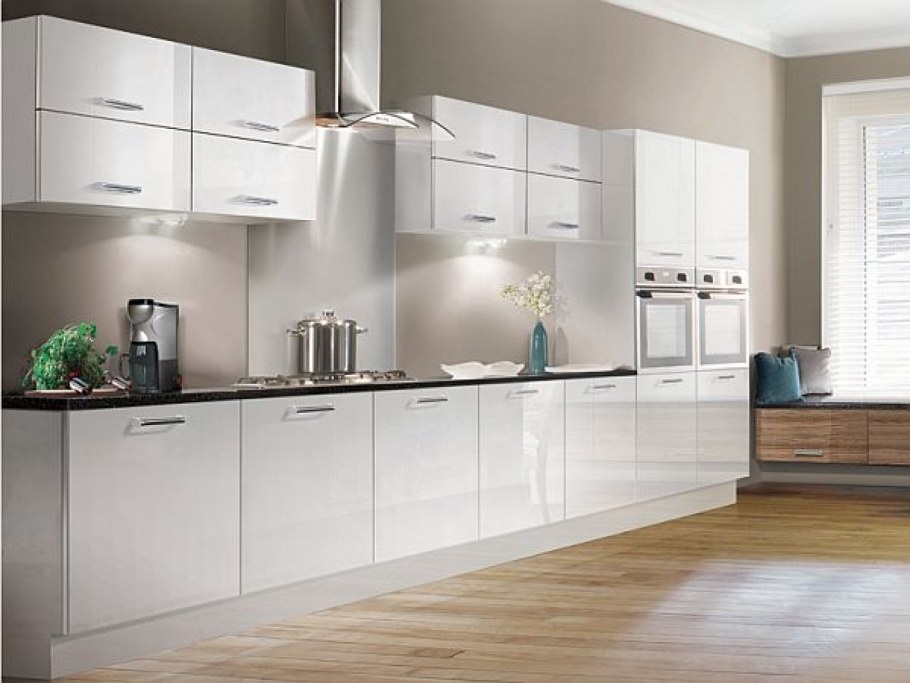 Белая глянцевая кухня