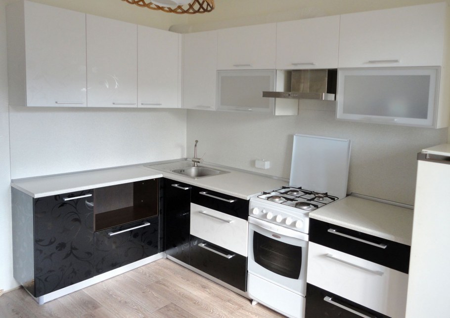 Кухни пластиковые черно белые