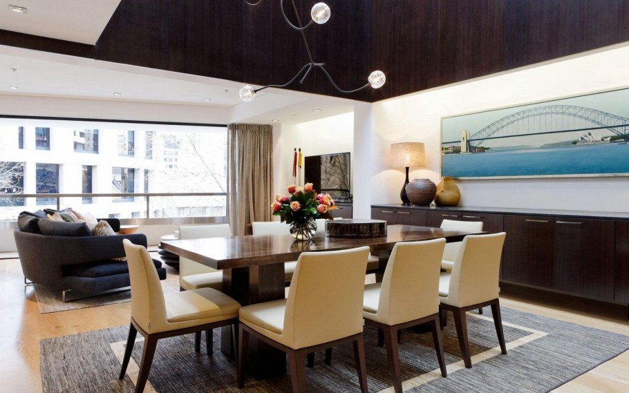 Гостиная с камином и панорамными окнами