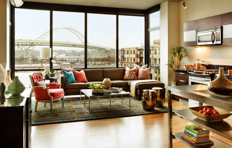 Квартира с панорамными окнами и камином