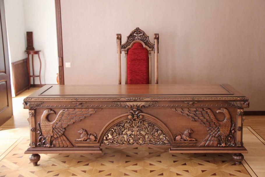 Резная мебель