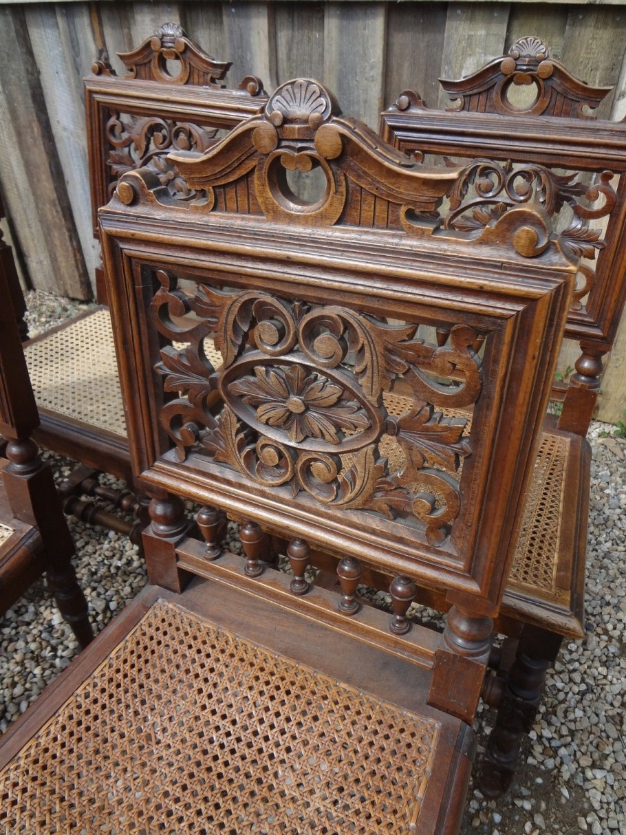 Резьба на старинной мебели