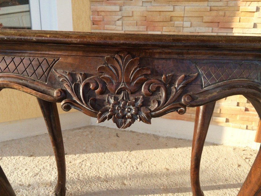 Старинный резной стол