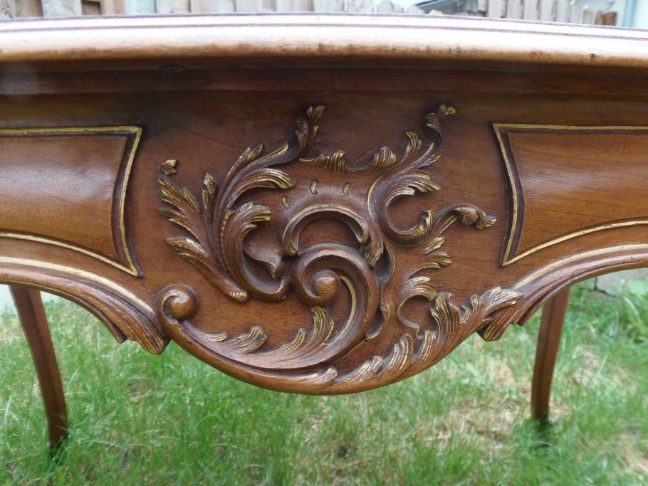 Старинная резная мебель