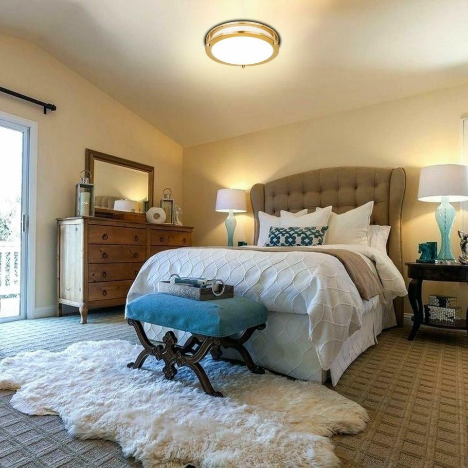 Спальня с ковролином