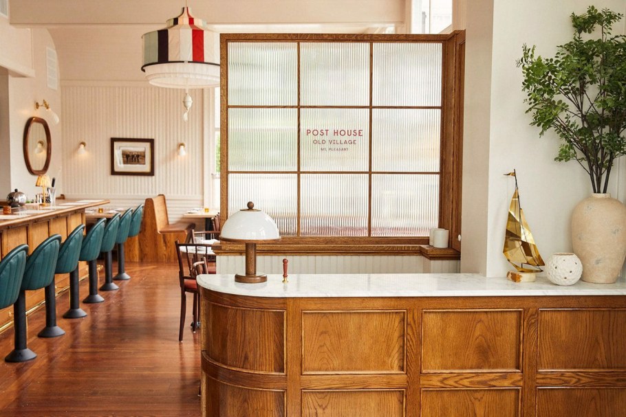 Картины в интерьере лофт развеска