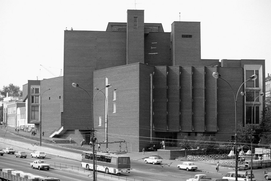 Здание театра на Таганке в Москве