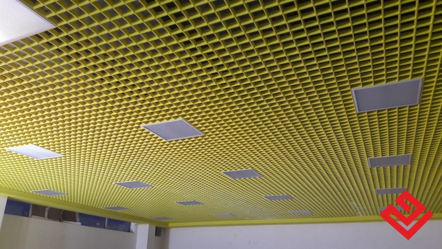 Потолок Грильято цветной