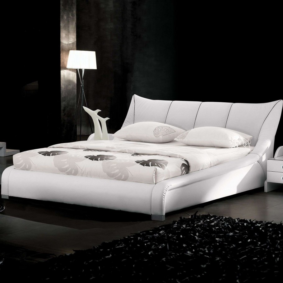 Кожаная кровать