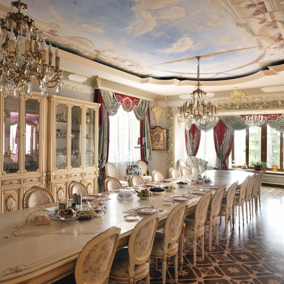 Столовая в стиле классицизм
