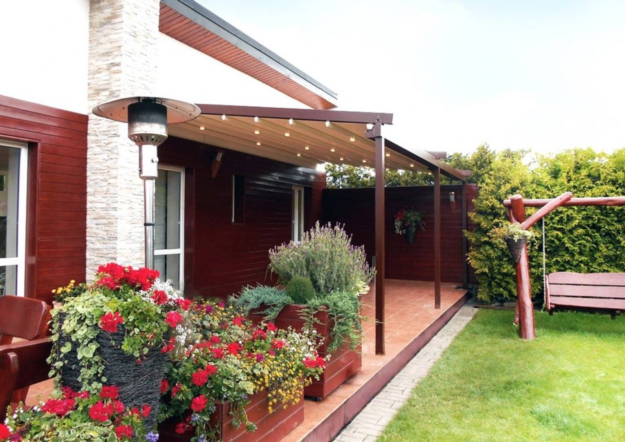 Навес рядом с домом