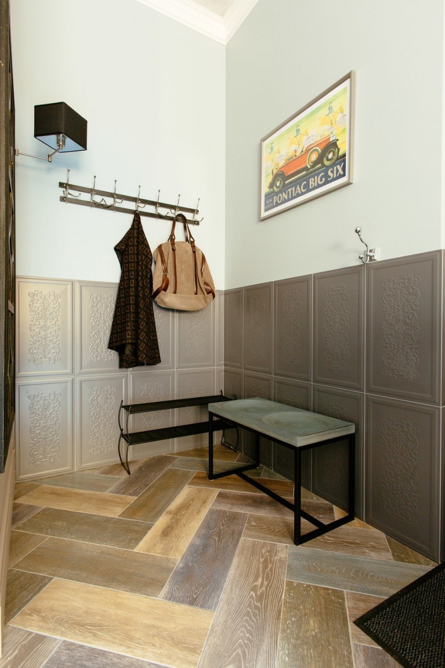 Декоративная плитка в коридоре