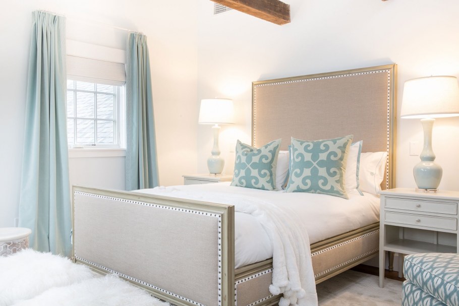 Сине бежевая спальня