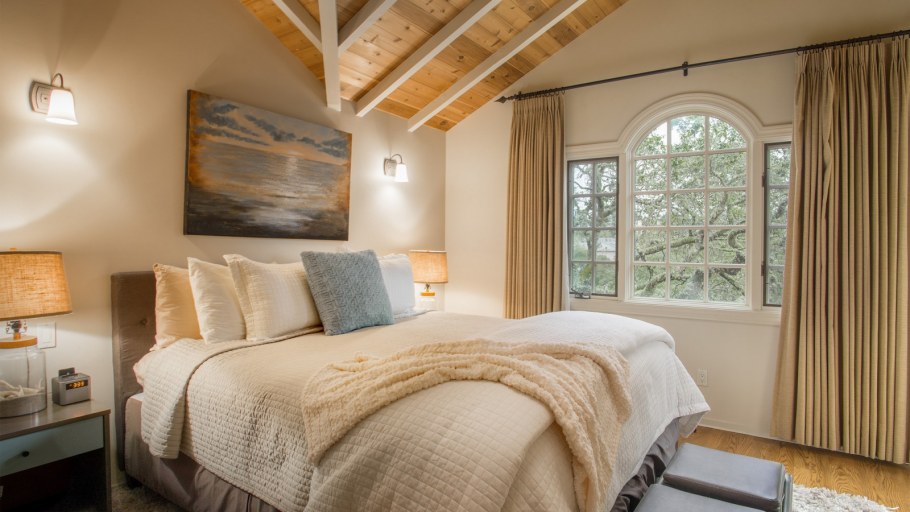 Красивые постельные обои