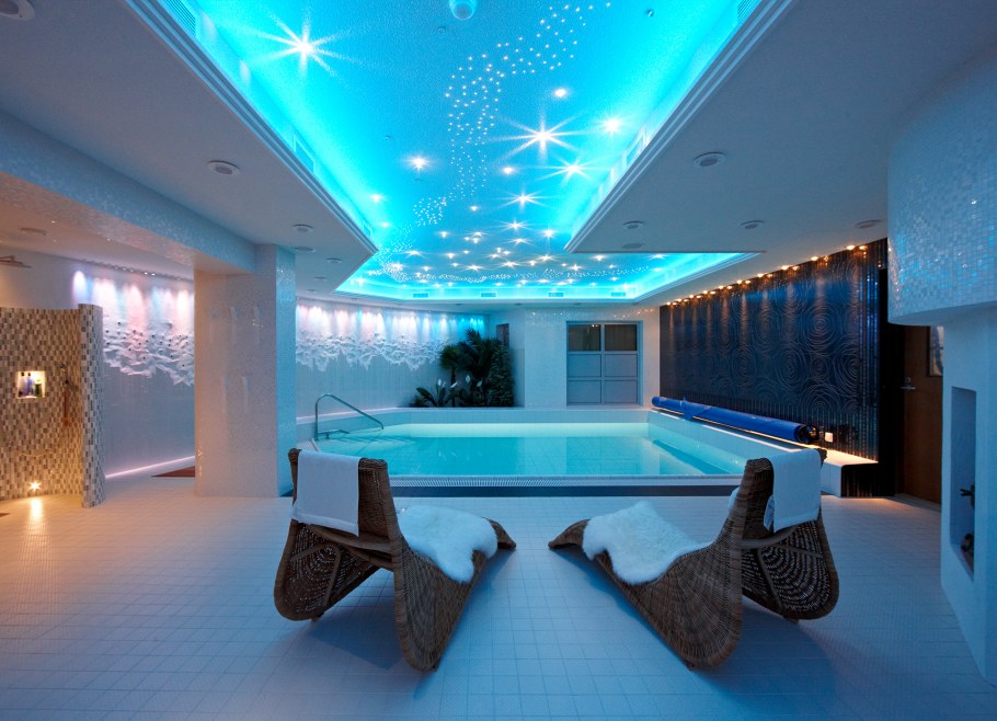 Декоративное освещение бассейнов