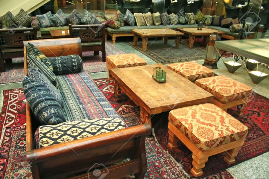 Столик в узбекском стиле