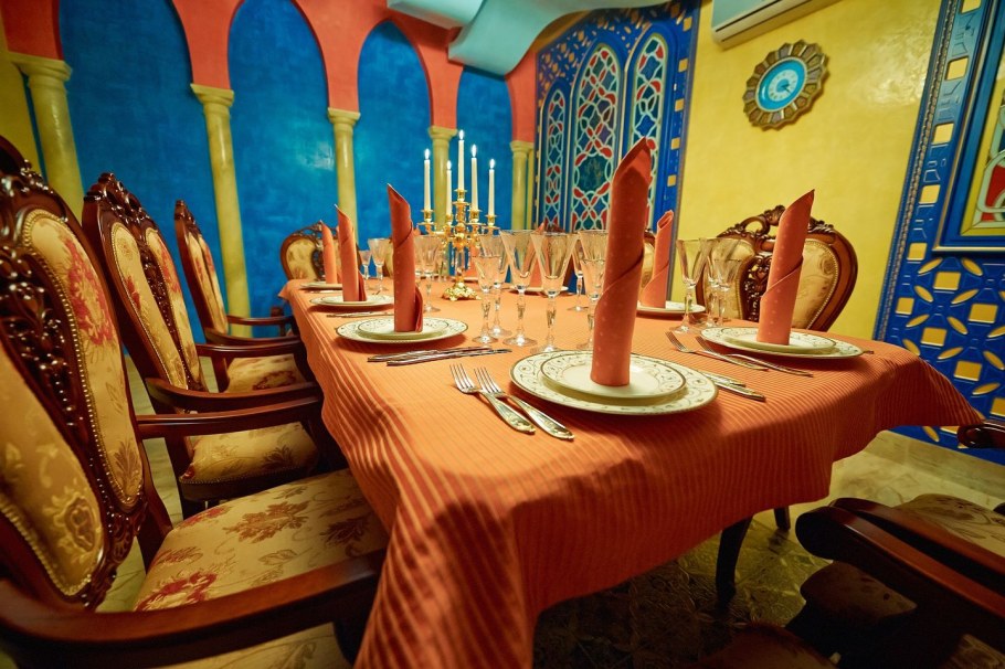 Стол в арабском стиле