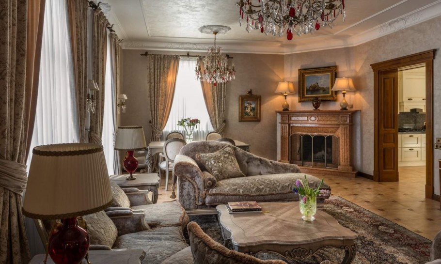 Интерьер зала в частном доме