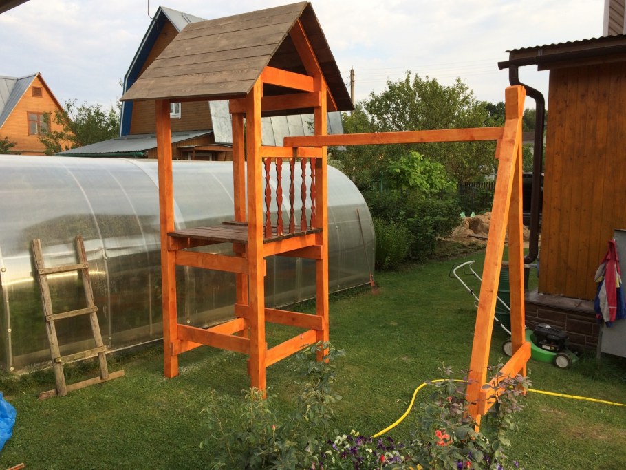 Самодельная детская площадка на даче