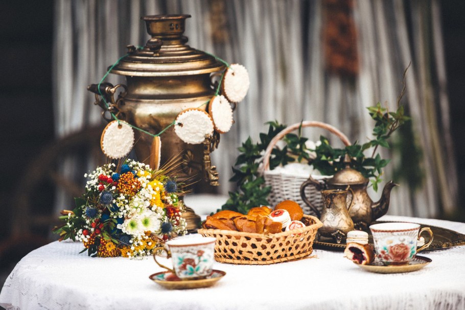 Уютный стол на кухне