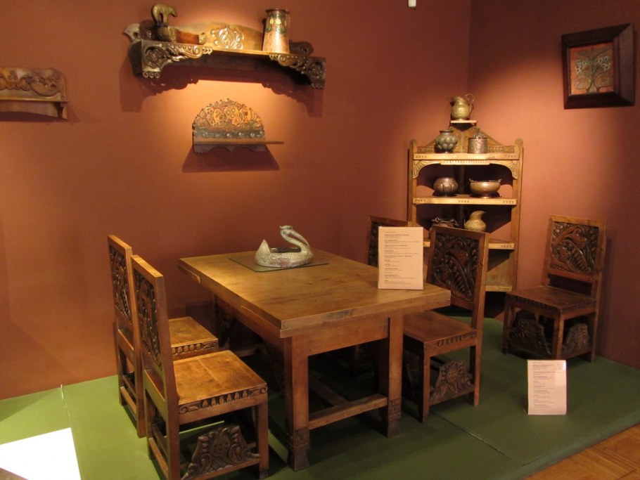 Стол в русском народном стиле