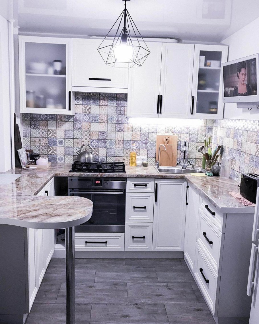 Белая кухня в интерьере