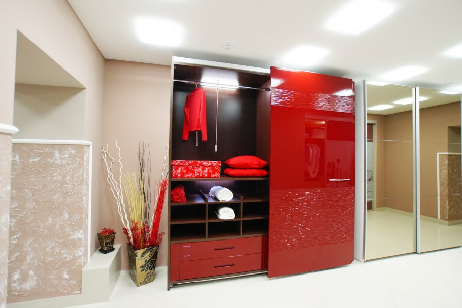 Красный шкаф купе