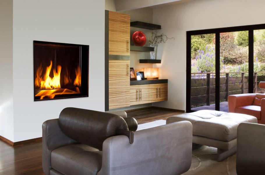 Гостиная с электрокамином с эффектом живого огня