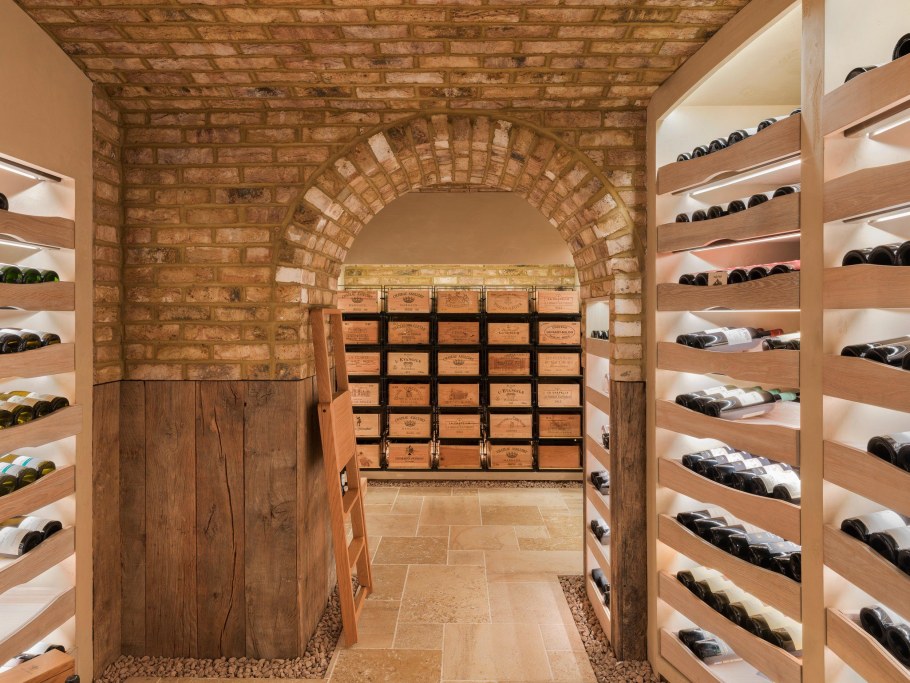 Винный погреб в Мрии