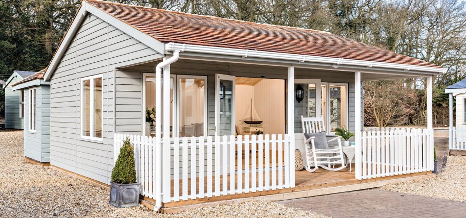 Садовый домик из бытовки