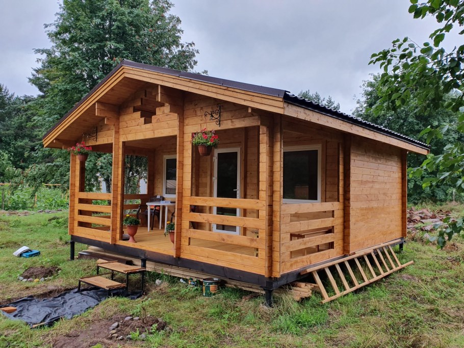 Отдельностоящая терраса на даче