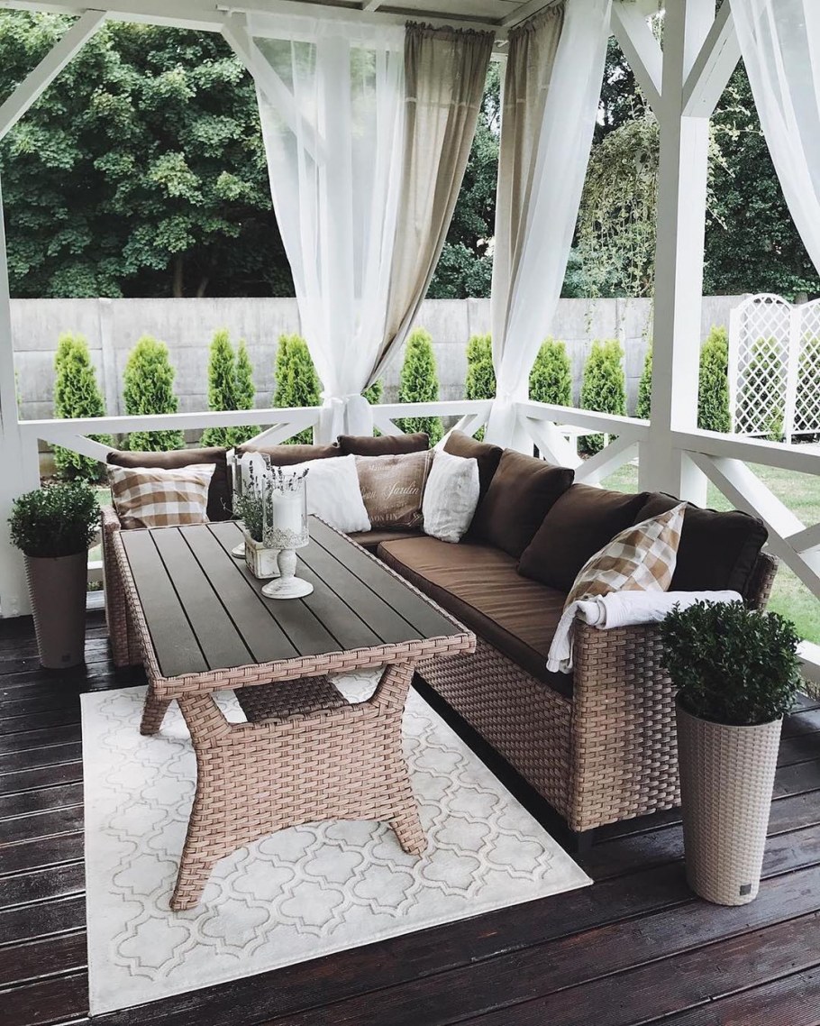 Патио с перголой