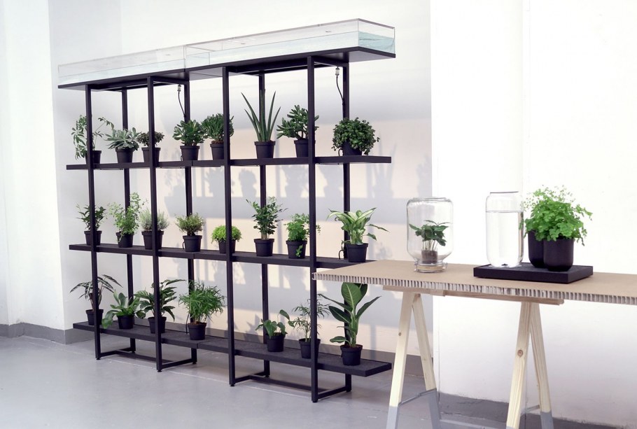 Открытый стеллаж для цветов
