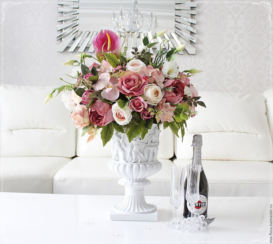 Цветочные композиции в вазах