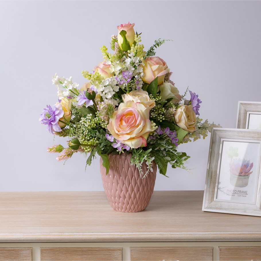 Композиции из искусственных цветов